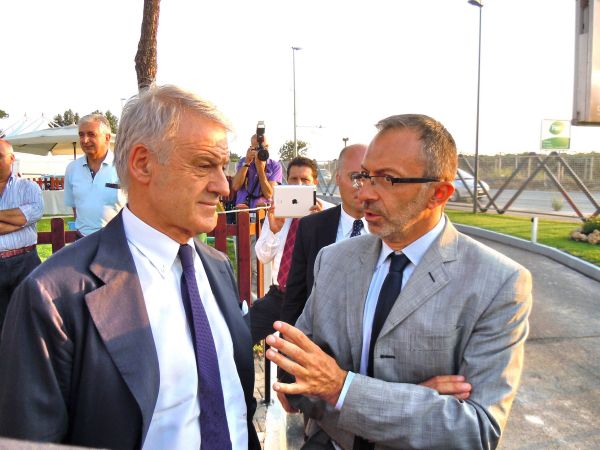 Il Ministro Clini ha esortato il Direttore marketing Massimo Borio a riproporre l’iniziativa in altre Concessionarie Citroën Pomos 7